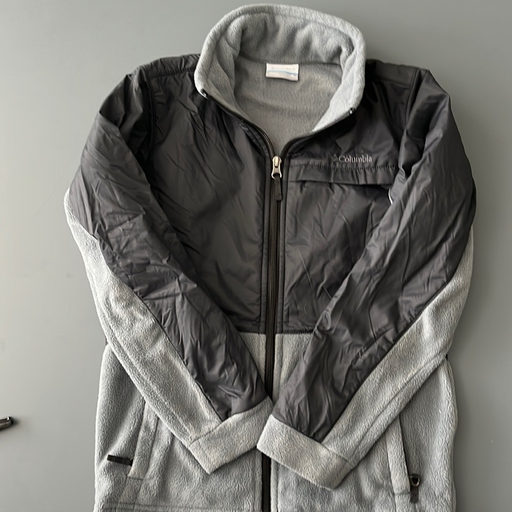 Boys Columbia black and grey full zip stern jacket size 10/12